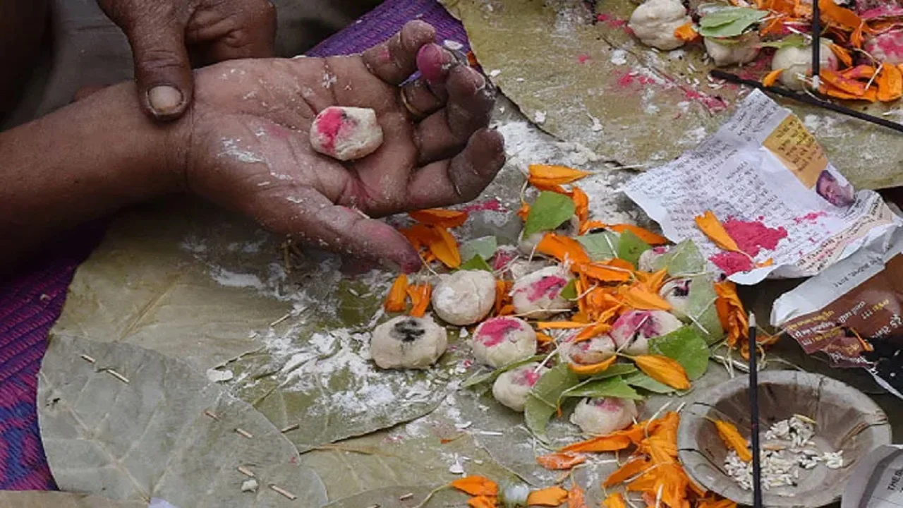 Narayan Nagbali puja ritual pind offering performed in Trimbakeshwar Nashik by expert pandit